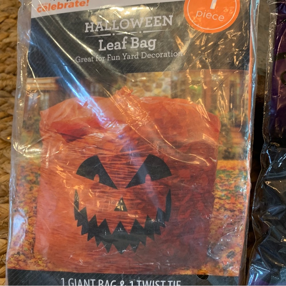 Halloween Party Lot Table Cover Napkins, Leaf Bag Pumpkin, Paper Cupcake Holders - Picture 4 of 12